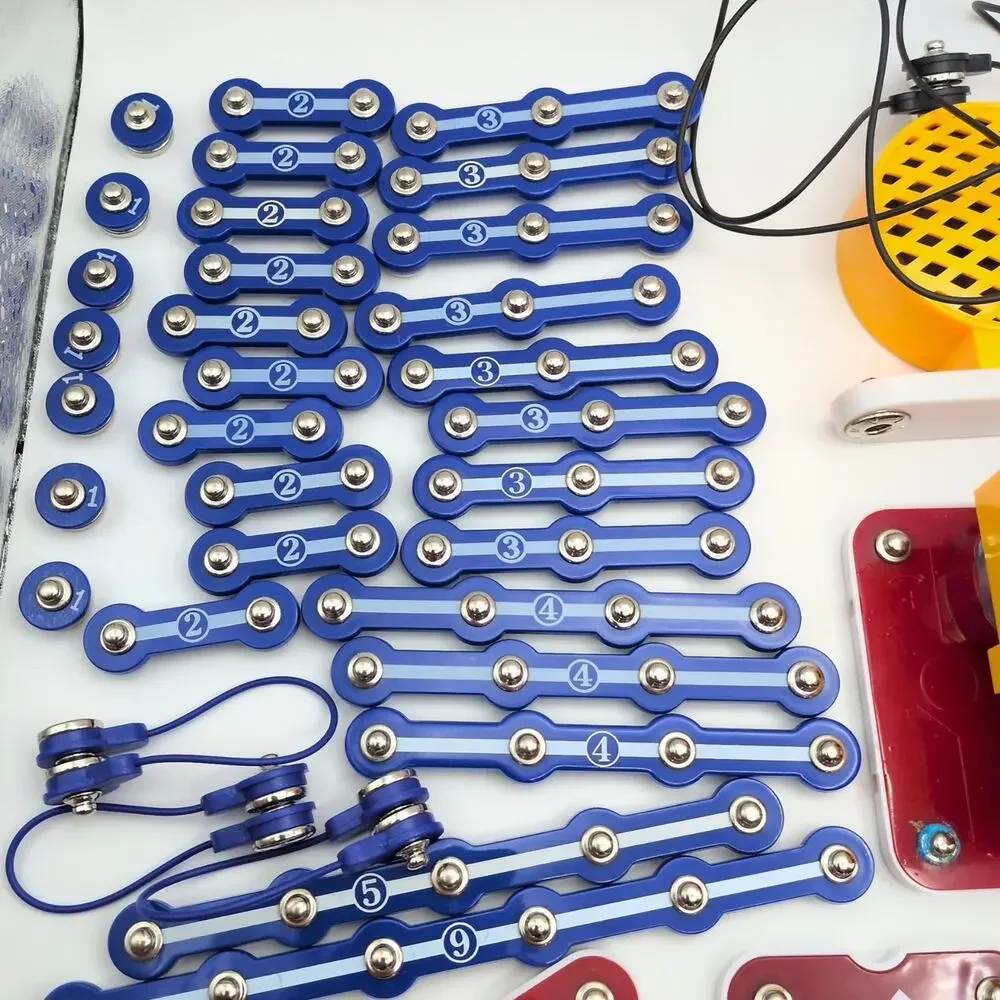 Snap Circuits Lot 60+ Replacement Parts & Multiple Manuals Electrical Education
